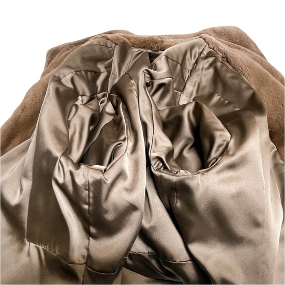 Sheared Fur Coat Designed by Fourrures Laganière Montreal - Picture 10 of 13